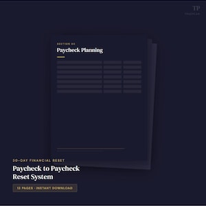 Könnte beinhalten: Ein dunkelblaues Dokument mit dem Titel "Paycheck to Paycheck Reset System". Das Cover zeigt den Text "Paycheck Planning" und "30-DAY FINANCIAL RESET". Das Dokument wird als 13 Seiten und als Sofort-Download beworben. Das Trueplan-Logo befindet sich oben rechts.