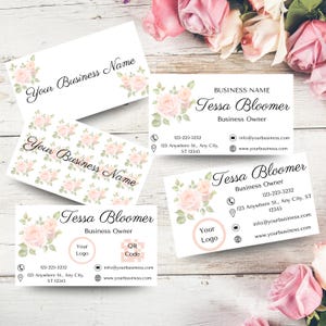 Vrouwelijk visitekaartje sjabloon bundel roze roos bewerkbaar bloemen logo QR-code ontwerp schoonheidssalon boetiek Instant download visitekaartje