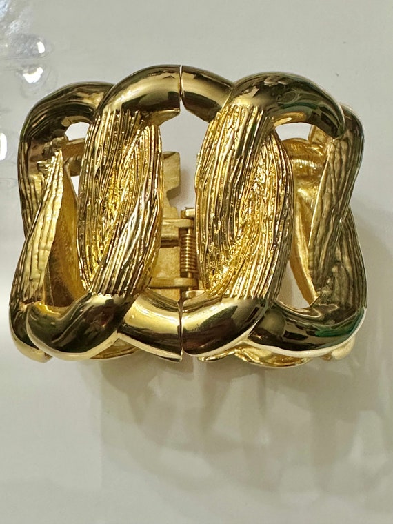 Melania Trump Gold Toned 2 Inch Cuff Bracelet Har… - image 7