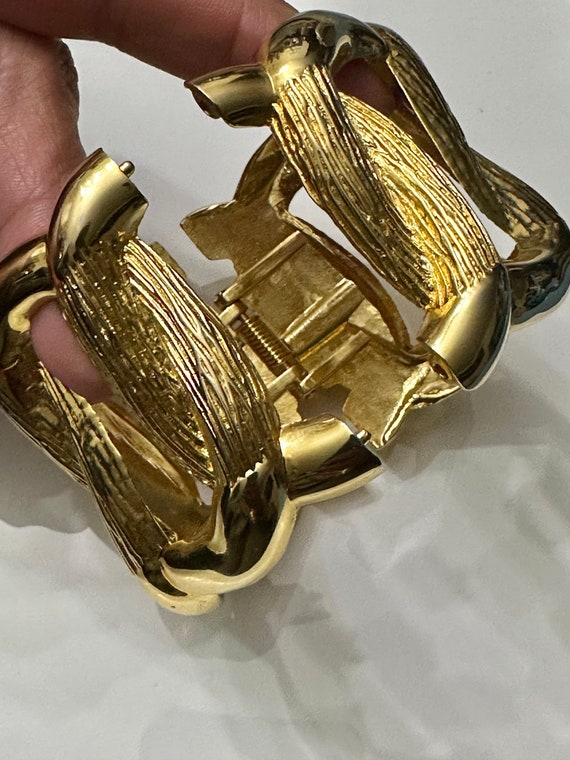 Melania Trump Gold Toned 2 Inch Cuff Bracelet Har… - image 8