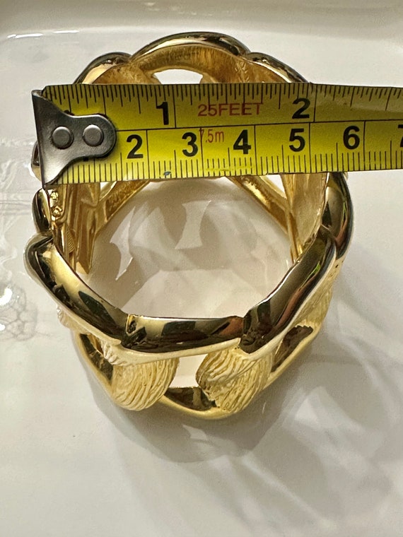 Melania Trump Gold Toned 2 Inch Cuff Bracelet Har… - image 6