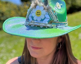 Disco Space Cowboy Hat • Cosmic Cowgirl • Rhinestone Iridescent Holographic Green Western • Festival Rave Outfit 90s y2k • Smiley Daisy