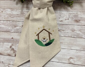 Embroidered Christmas Wreath Sash: Linen Blend Holiday Decor