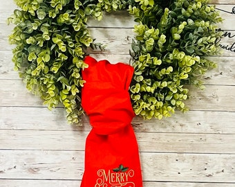 Embroidered Christmas Wreath Sash: Personalized Linen Door Decor