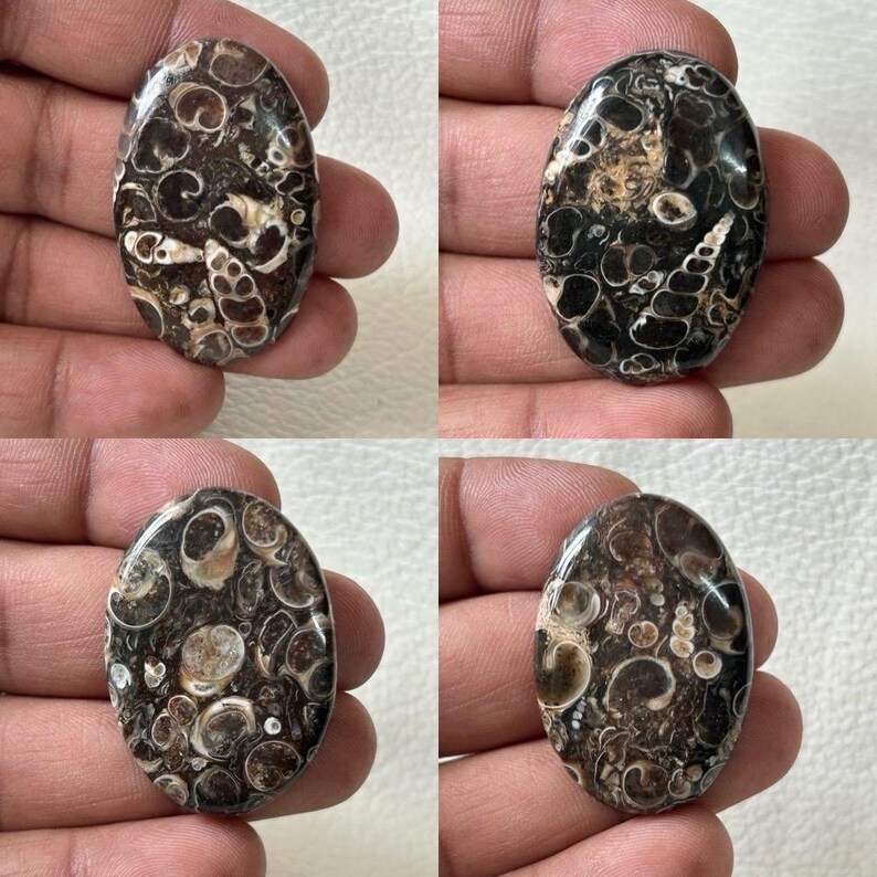 K&ouml;nnte beinhalten: Vier ovale Cabochons aus schwarzem und wei&szlig;em Achat mit einem wirbelnden Muster. Die Steine sind etwa 5 cm lang und 2,5 cm breit.
