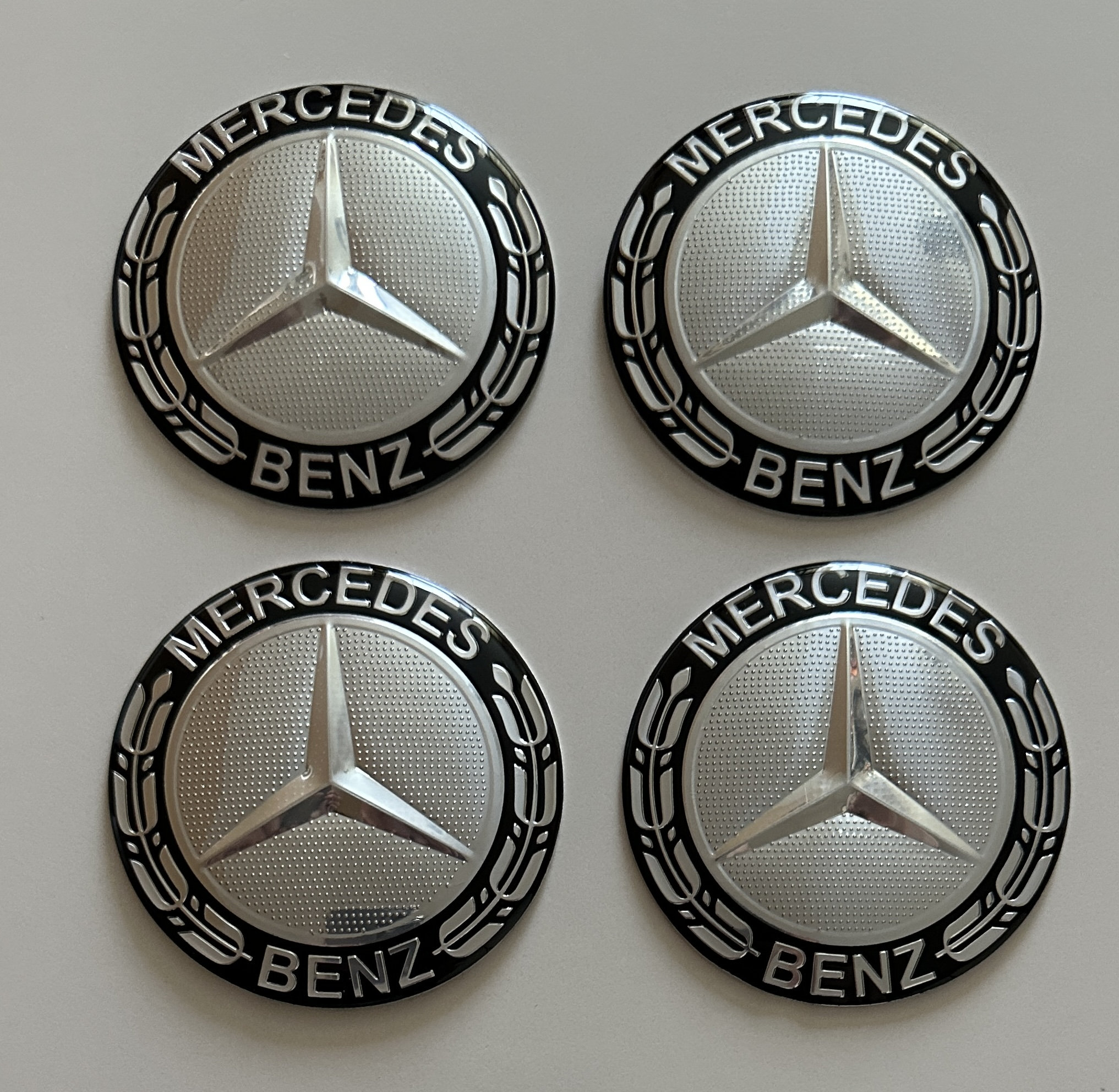 Mercedes Aufkleber Nabendeckel 65mm (3D-Sticker) + Mercedes Emblem