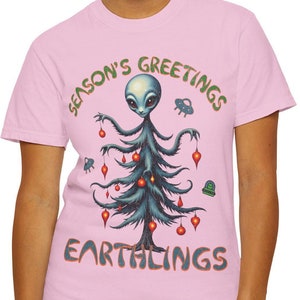 Christmas Space Alien T-Shirt, Holiday Extraterrestrial Tee, Season&#39;s Greetings Earthlings Shirt, Unisex Christmas Tree Graphic Top, Festive