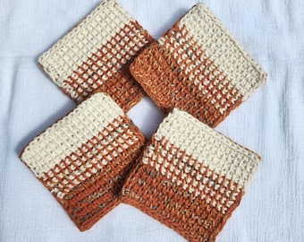 Set van 4 handgemaakte gehaakte onderzetters: oranje en beige katoengaren, vilten achterkant