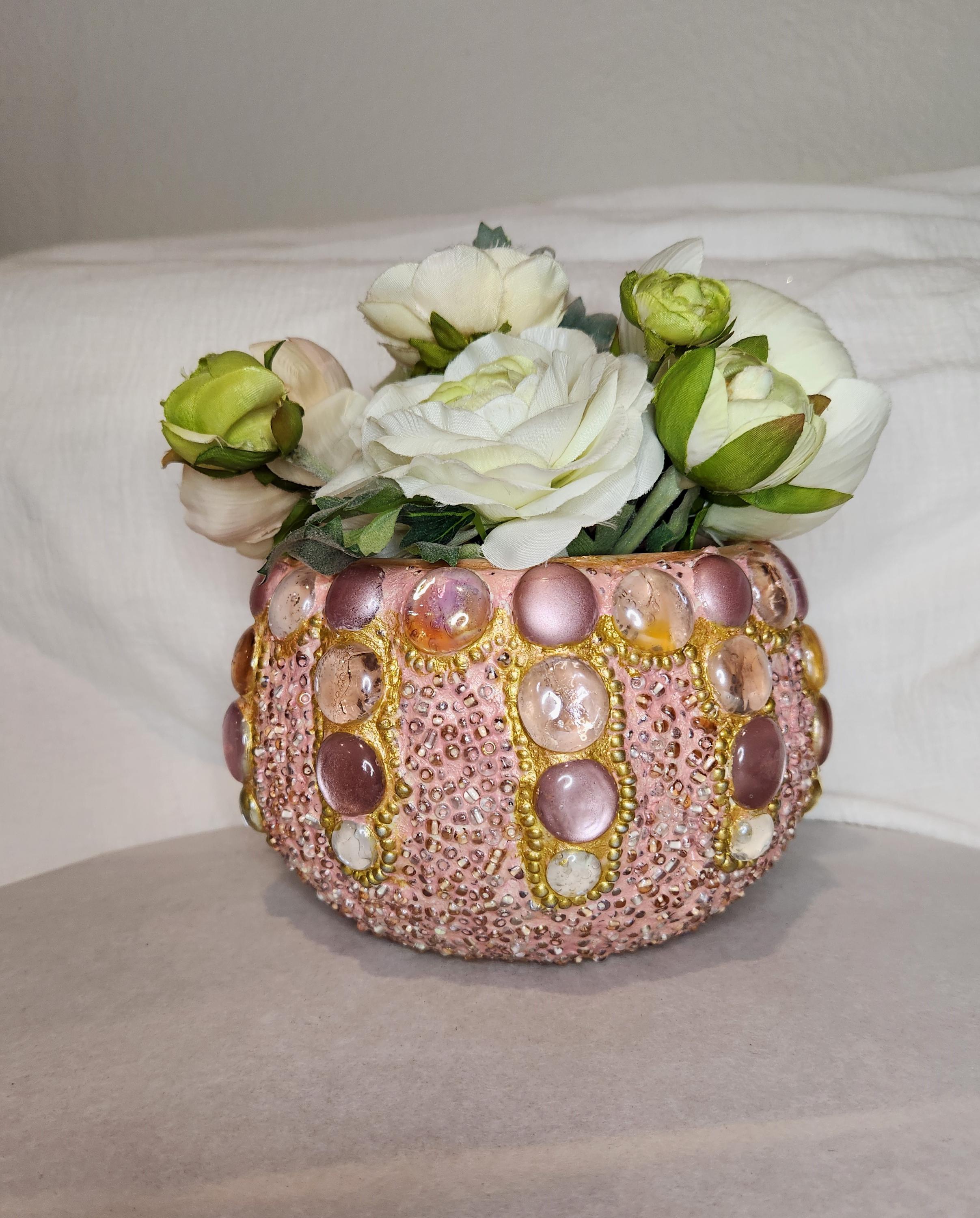 Beaded pot decorated by using a variety of pink glass beads.
