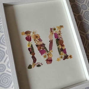 Cadre Herbier Fleur initiale prénom, naissance ou anniversaire