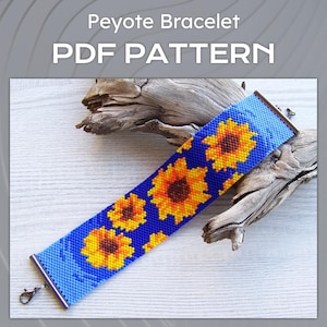 Peut inclure: Un bracelet peyote perlé avec un fond bleu et des tournesols jaunes. Le bracelet a un fermoir en métal et le texte "Peyote Bracelet PDF PATTERN" est en haut.