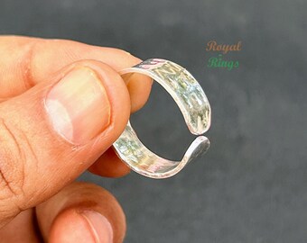 Adjustable Minimal Band Ring - Simple Elegance and Custom Fit