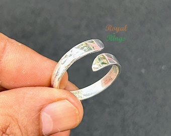Adjustable Minimal Band Ring - Simple Elegance and Custom Fit