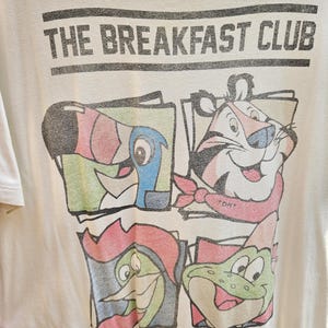 Maglietta grafica "The Breakfast Club Cereal Box" di Old Navy / Taglia L / Maglietta con film retrò anni '80 / Maglietta da collezione della cultura pop