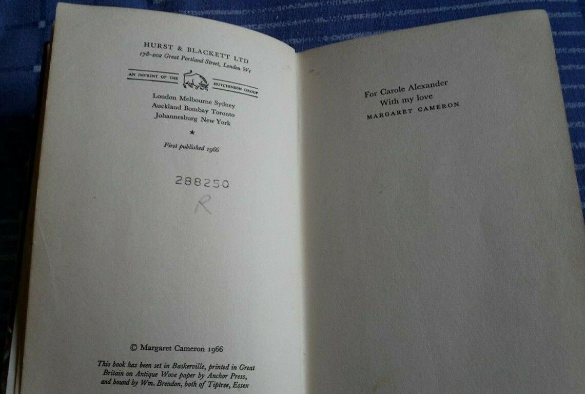 Katoushka by Margaret Cameron - Hardback, 1966, first edition, rare cover, Hurst & Blackett, photo 2 of 5