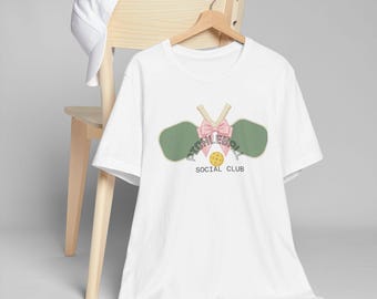 Pickleball Social Club T-Shirt, Retro Varsity Sport T-Shirt, passendes Pickleball Team Outfit