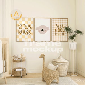 Maqueta de marco de guardería Conjunto de 3 marcos Plantilla ISO A Maqueta de habitación de niños boho Madera Reflejos realistas Maqueta Carteles de arte Marco de Photoshop PSD