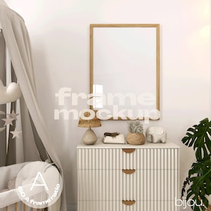 Boho Nursery Frame Mockup Plantas Habitación para niños Marco de madera ISO A Plantilla Maqueta Reflejos realistas Carteles de arte neutro PSD Photoshop A4 A3 A2