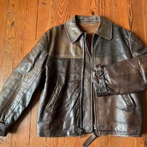 Authentic motorcycle leather jacket from the 1940s, all original, super vintage top