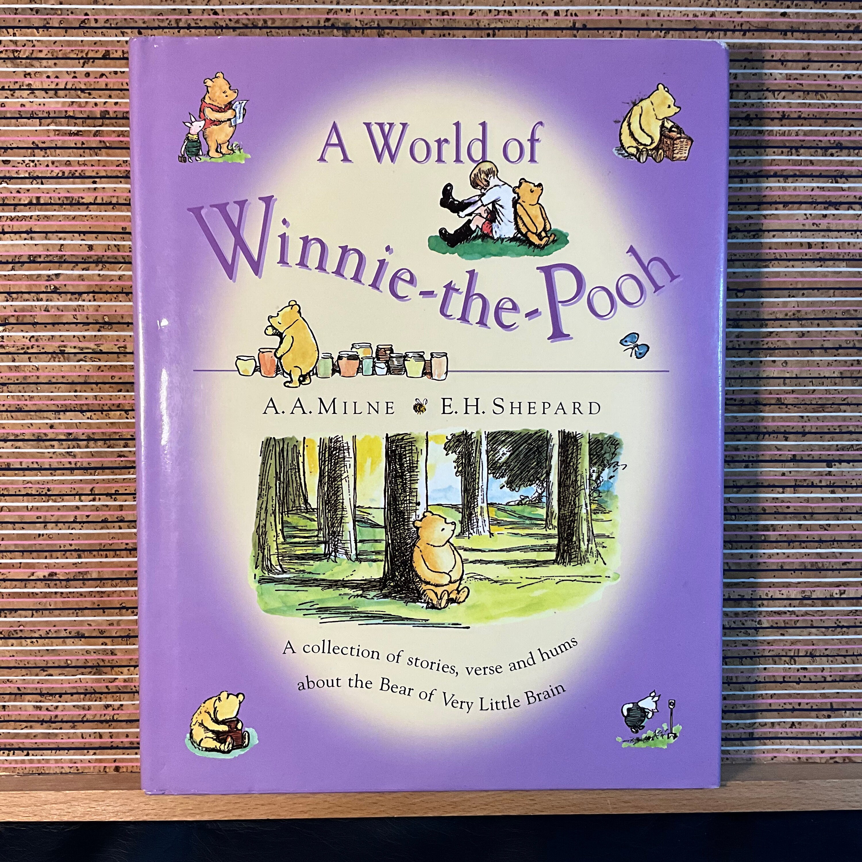 A World of Winnie-the-Pooh: A collection of stories, verse and hums by A. A. Milne, Illustrated by E. H. Shepherd - Large Hardback Dean 2004
