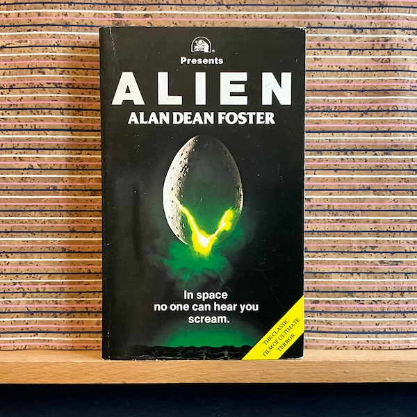 Alien, novelisation by Alan Dean Foster, screenplay by Dan O'Bannon, story by Dan O'Bannon & Ronald Shusset - UK Paperback Warner Books 1992