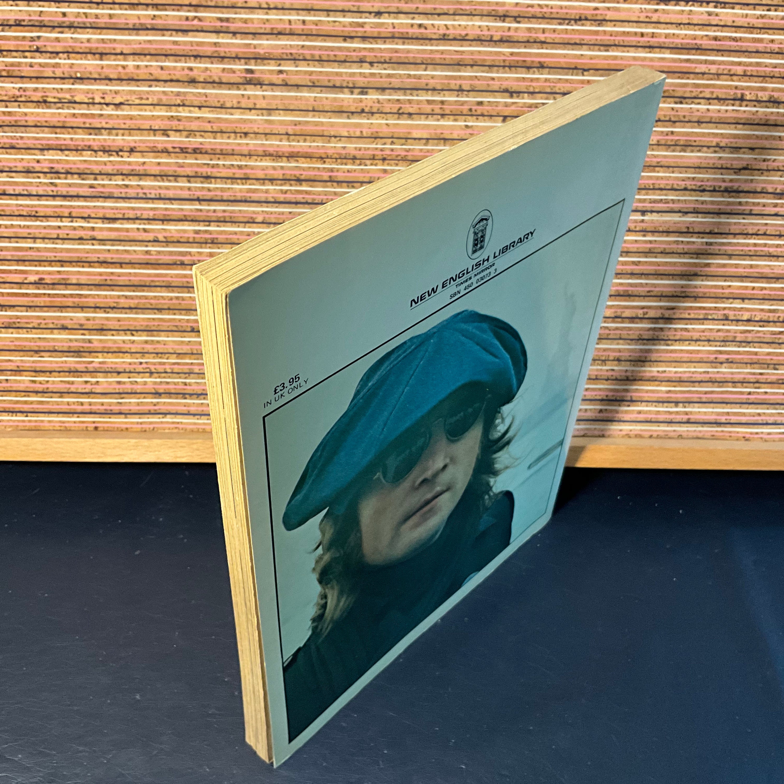 ジョン レノンの1日1日を克明に追った洋書、もの凄い情報量です。 ジョン レノンの1日1日を克明に追った洋書、もの凄い情報量