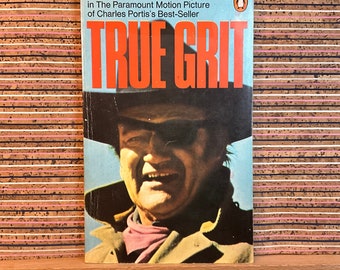 True Grit by Charles Portis: Paramount Motion Picture starring John Wayne as Rooster Cogburn - Vintage UK Penguin Paperback 2nd Reprint 1971