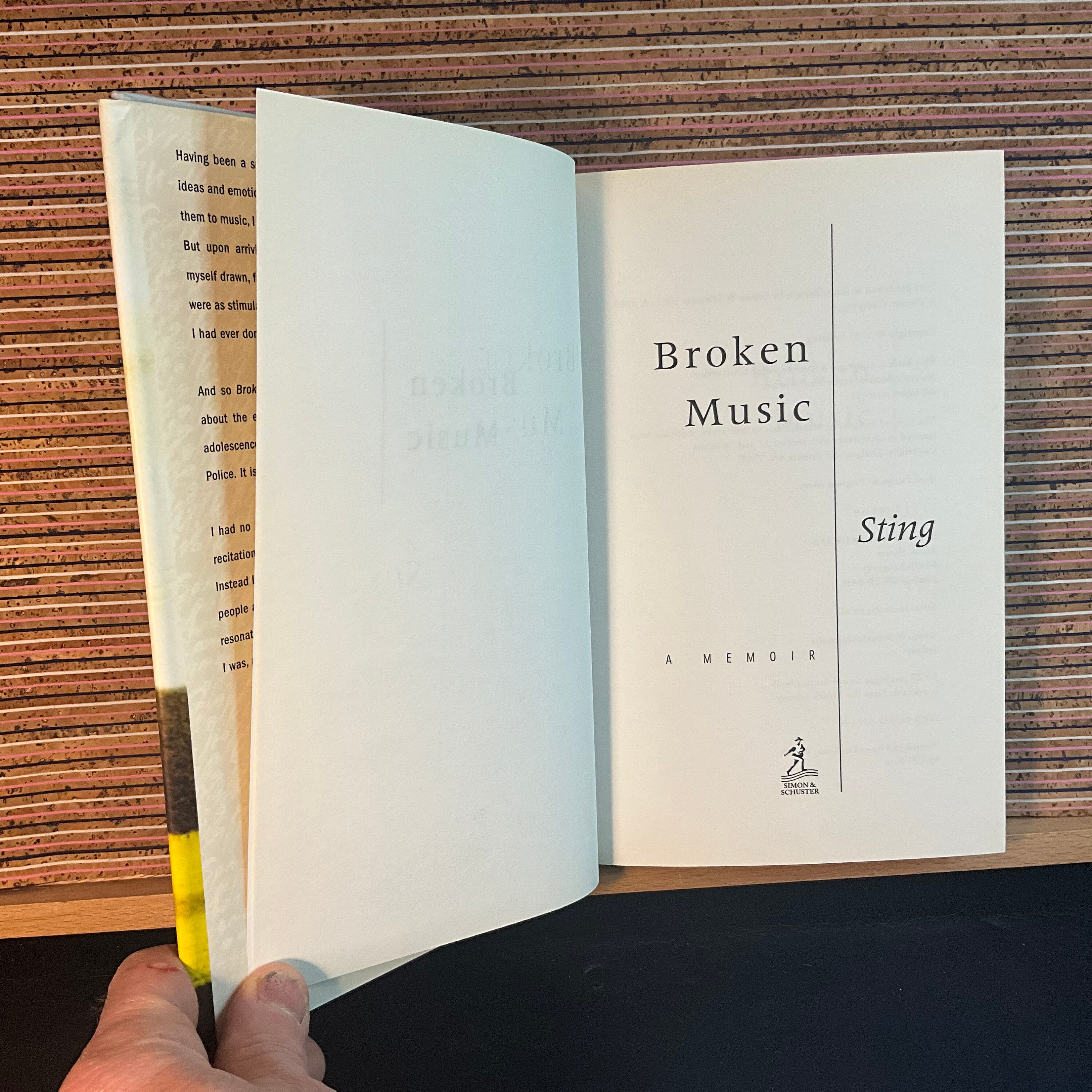 美品】「BROKEN MUSIC」（洋書）
