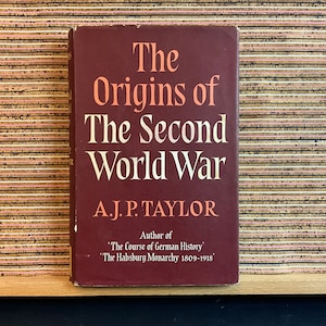 The Origins of the Second World War par A. J. P. Taylor - livre vintage britannique relié avec deux cartes dépliantes, Book Club Associates 1972
