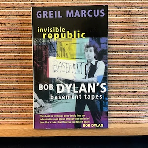 Invisible Republic: Bob Dylan's Basement Tapes di Greil Marcus - Libro vintage, prima edizione in brossura britannica, Picador, prima stampa 1998