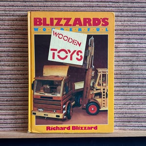 Blizzard's Wonderful Wooden Toys autorstwa Richarda Blizzarda - pierwsze wydanie brytyjskie, ilustrowana książka w twardej oprawie, BBC i John Murray (Publishers) Ltd 1983