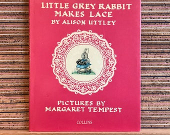 El pequeño conejo gris hace encaje de Alison Utley, fotografías de Margaret Tempest - Vintage Illustrated Children's Pocketbook, Collins 1983