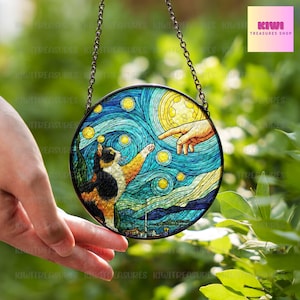 Atrapasueños de cristal con forma de gato calicó que toca la mano de un humano, colgante de cristal con forma de gato calicó, atrapasol de noche estrellada, regalo para amantes del gato calicó, regalo conmemorativo
