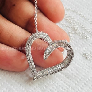Pingente de coração de 1,50 ct, pingente de coração de zircônia cúbica com corte redondo e baguete com corrente de 18 ", pingente de coração de amor, prata esterlina 925