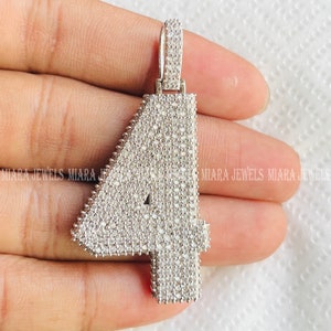 Colgante con dije de 4 números para hombre, circonita cúbica de corte redondo de 3 quilates, colgante con dije de racimo redondo sin cadena, oro blanco de 14 k sobre plata 925