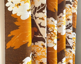 Rideaux vintage des années 70 en tissu floral suédois. Panneaux de rideaux rétro, modernes du milieu du siècle, rideaux de fenêtre scandinaves mcm des années 1970,
