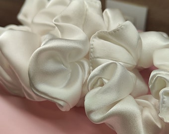 Grandes scrunchies de seda satinada, propuesta de dama de honor scrunchies de seda satinada, scrunchie, scrunchy, conjunto de scrunchie de seda satinada, corbatas para el cabello