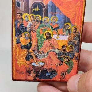 Jesus wäscht den Anhängern die Füße – Griechisch Ikone – Handgemachter religiöser Hölzern Magnet 8 x 6cm – Abendmahl Szene – Christliches Geschenk