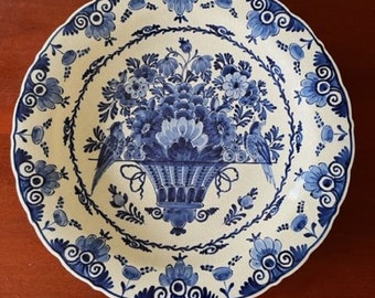 Large Porceleyne Fles Pottery plate - hand-painted plate made in 1951 - Delft blue floral decor - wall decoration 29 cm