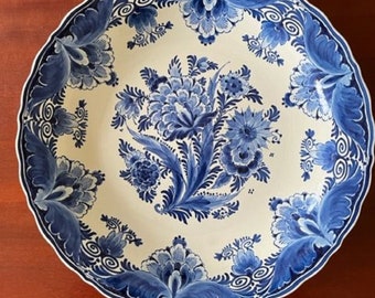 Very large Porceleyne Fles Pottery plate - hand-painted plate made in 1995 - Delft blue floral decor - wall decoration 42 cm.