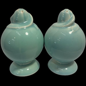 Vintage 1930&#39;s Taylor, Smith & Taylor China Company Lu-ray pastels Surf Green  USA salt and pepper, art deco, salt and pepper, Easter