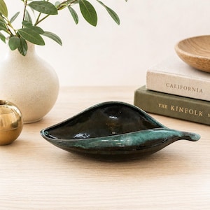 Vintage Evangeline Pottery Leaf Dish, Canuck Quebec 909 Bowl, Mid Century Modern Drip Glaze, Green Black Ceramic Catchall, Canadian Studio