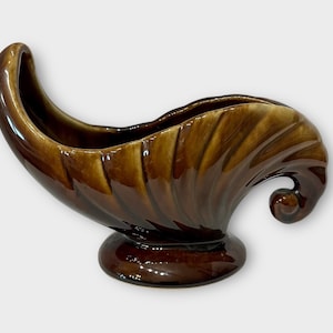 Beauceware Cornucopia Vase – Two-Tone Brown Mid Century Modern Canadian Pottery, Quebec MCM Decor, Vintage Canadiana, cornucopia art deco