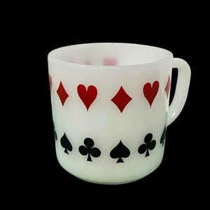 Caneca de café com tema de terno de carta de vidro com leite Fire King, presente de jogador de cartas, Fire King vintage, copo de leite vintage