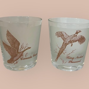 MCM 1960s Lowball Glasses Set of 2, Federal Glass Sportsman Game Bird Pattern, Frosted Whiskey Glasses, Bourbon Scotch Barware, Mid Century