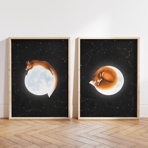 2er Set Magische Rotfüchse auf dem Mond Art Print, Spirit Animal Fantasy Wandposter, Orange & Schwarzer Nachthimmel Verträumtes Kinderzimmer Dekor