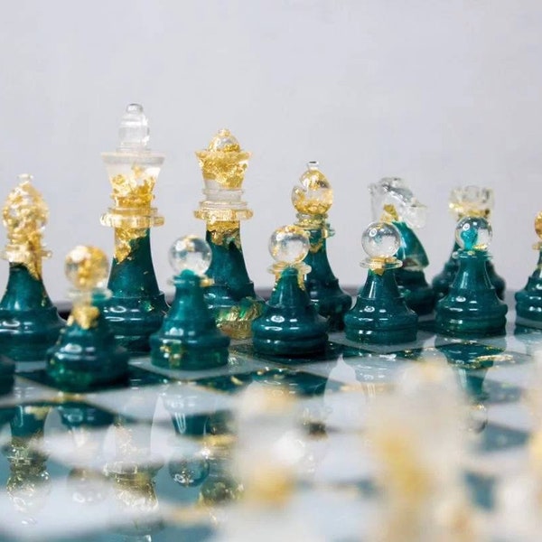 RESIN CHESS SET|Handmade chess made of epoxy resin in an exquisite emerald color|Chess pieces resin|Resin Chessboard