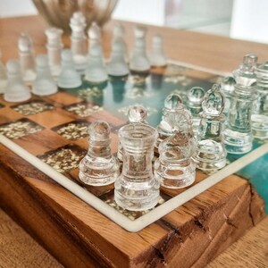 Handmade Elm Wood Chess Set: Resin Chess Pieces, Silver Potal