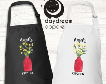 Custom Name Apron, Floral Apron, Birthday Apron, Kitchen Apron, Personalized Apron, Mommy Apron, Mothers Day Apron, Valentines Day Apron