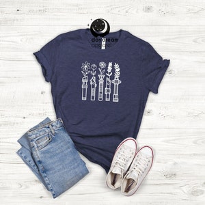 Floral Lightsaber T-Shirt, Cute Star Wars Shirt, Disney Kids Shirt, Flower Gift, This Is The Way Shirt, Galaxys Edge Tee, Disney Women Shirt bild 3
